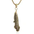 Pendentif arowana rétro en acier titane doré avec écailles détaillées et chaîne vénitienne - Pendentif Uniquement (Sans Chaîne) / Or Vieilli