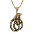 Dettaglio di un ciondolo a forma di cobra in oro opaco con scaglie realistiche e catena - Oro Retro (Senza Pietra nell'Occhio)