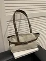 Grande borsa tote beige con finiture in pelle marrone scuro e tracolla regolabile - Grigio Senza Pendente