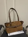 Borsa tote in pelle scamosciata marrone con cinturini in pelle e fibbie argentate retrò - Marrone Senza Ciondolo