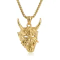 Dettaglio del ciondolo maschera Hannya dorata in acciaio inossidabile con catena - Oro