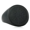 Macro di anello a sigillo nero opaco con bussola incisa e scritte dettagliate sul bordo - US 7 / Nero
