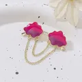 Spilla a nuvola dorata con smalto sfumato viola ed elegante doppia catena in metallo - Stile Rosso Rosa (XZ92玫红色)