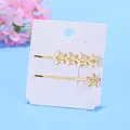Set di due fermagli per capelli dorati a forma di stella su scheda di presentazione - Set di Stelle Pentagramma