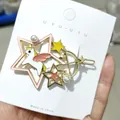 Fermaglio per capelli a unicorno dorato con perle e stelle colorate su carta - Unicorno Rosa