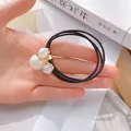 Details von mehrsträngigen elastischen Haargummis mit schimmernden Perlen und Goldverschluss - Gummiband Mit Mickey-mouse-motiv