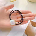 Elastisches Haargummi mit schwarzem Dreifachband und schillerndem quadratischem Perlenanhänger - Quadratischer Anhänger Dreistrang-Haarseil