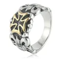 Anillo punk de acero de titanio con diseño de cruz dorada y relieves florales - US 7 / Bicolor (Oro y Plata)