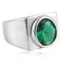 Détail de la bague chevalière en acier argenté avec une pierre verte ronde facettée - Argent Pierre Précieuse Verte
