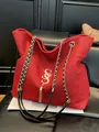 Glitzernde rote Tote Bag mit Tunnelzug, goldnem Metalllogo und Flechtkettenriemen - Rot
