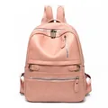 Minimalistischer, weichrosa PU-Lederrucksack mit Reißverschlusstaschen und D-Ring-Detail - Rosa