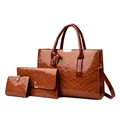 Braunes dreiteiliges Handtaschen-Set aus Lackleder mit eleganter Rautensteppung - Braun