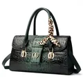 Dunkelgrüne Handtasche mit Krokodilprägung, Goldbeschlägen und Leoparden-Schal-Detail - Grün