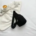 Minimalistische schwarze Cord-Brusttasche für Damen mit verstellbarem Gurt - Schwarz