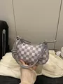 Violette und weiße Tasche mit Schachbrettmuster, grauem Knotengriff und Reißverschluss - Grau