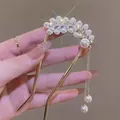 Detail of gold U-shaped hair pin with pearls, rhinestones and long tassel fringe - Fan-Shaped Pearl Tassel Hair Stick