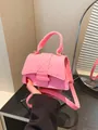 Rosafarbene Filz-Umhängetasche mit Rautensteppung und elegantem Tragegriff - Rosa