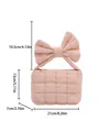 Rosafarbene gesteppte Cloud-Tasche mit Schleife und detaillierten Größenangaben - Rosa