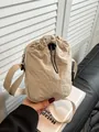 Beige wasserdichte Nylon-Umhängetasche mit Kordelzugtasche vorne und verstellbarem Gurt - Beige