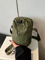 Armeegrüne wasserdichte Nylon-Umhängetasche für Handys mit verstellbarem Gurt und Kordelzug - Grün