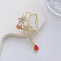 Detalle de broche de mariposa dorado con perla rosa y colgante de gema roja elegante - Estilo Flor Mariposa Colgante Rojo (XZ58 Blanco)