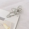 Pinza para el pelo mariposa de metal líquido plateado con perlas de luna y strass - Lazo / Plateado