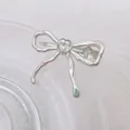 Pinza para el pelo con lazo de metal líquido plateado y circón de corazón brillante - Lazo / Plateado