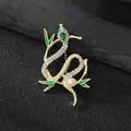 Spilla a forma di serpente stile cinese con foglie di bambù verdi, strass e perla - Serpente Di Bambù Xz316