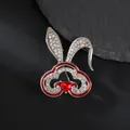Macro di spilla a coniglio con cristalli bianchi e gemma rossa a forma di cuore - Xz27 Coniglio Rosso Argento