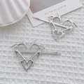 Pinzas para el pelo con corazón de llama plateado con diseño gótico y acabado espejo - Plateado Izquierda Y Derecha
