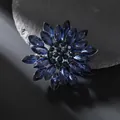 Exquisite Vintage-Brosche in Dunkelblau mit funkelnden Strasssteinen und Silberfinish - Blaue Blume (XZ38-001蓝色花朵)