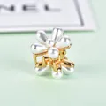 Mini molletta per capelli dorata con fiore di perle bianche per acconciature eleganti - Fiore di Perla (ZJ015)
