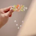 Pinza para el pelo con flor naranja, perlas blancas y elegantes borlas doradas - Estilo Flor Esmaltada Naranja Borla (F01-026 Naranja)