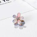 Mini pince à cheveux camélia avec pétales en résine rose dégradé et base en métal - Fleur en Résine Dégradé Bleu (ZJ008)