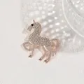 Elegante spilla a forma di cavallo con cristalli bianchi e placcatura oro rosa - Stile Pony Oro Rosa Chiaro (XZ14-001)