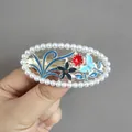 Pinza para el pelo ovalada vintage con perlas y patrón floral esmaltado azul sobre oro - Clip de Muelle Perla Ovalado Vintage (F01-011 Clip Perla)