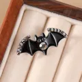 Gotische Fledermaus-Brosche in schwarzer Emaille mit Strasssteinen für Halloween-Partys - Strass Fledermaus Stil