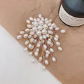 Handgefertigte Perlenbrosche mit Golddrahtgeflecht und elegantem Blumendesign - Perlen Blumen Stil (XZ珍珠花朵)