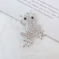 Fonkelende zilveren kikker speld met pavé strass en zwarte kristallen ogen voor kleding - Zilver Stijl (XZ40)