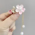 Elegante pinza para el pelo de flor de cerezo con borlas doradas y detalles de perlas - Sakura Rosa Borla (F01-010 Rosa)