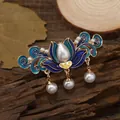 Pince à cheveux lotus en émail bleu avec perles et pendentifs gouttes de style rétro - Barrette Lotus d'Été
