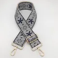 Bandoulière brodée ethnique à fleurs bleu foncé avec des mousquetons dorés - Taille 16