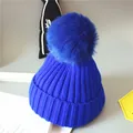 Gorro de punto azul para bebé con pompón grande y suave con diseño de punto acanalado - Azul