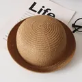 Chapeau de paille marron tissé à la main pour enfants avec bord rond en scène - Khaki Foncé