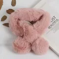 Écharpe croisée en fausse fourrure rose pour enfants avec texture douce et pompons - Rose Poudré