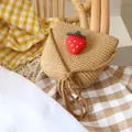 Borsa a tracolla in paglia intrecciata a mano con motivo fragola rossa e cordino - Cachi