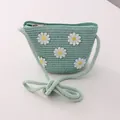 Borsa a tracolla in paglia verde menta con ricamo a margherita per bambine in estate - Borsa Blu Lago