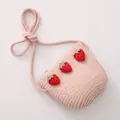 Sac à bandoulière tressé rose pour filles orné de trois écussons fraises en 3D - Taille unique / Sac Rose
