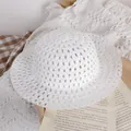 Chapeau de paille blanc respirant pour enfants avec un design élégant en crochet ajouré - Taille unique / Ensemble Chapeau Et Sac / Blanc