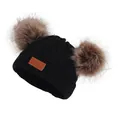 Berretto in maglia nera per bambini con doppi pompon in pelliccia e toppa in pelle - Taglia unica / Nero